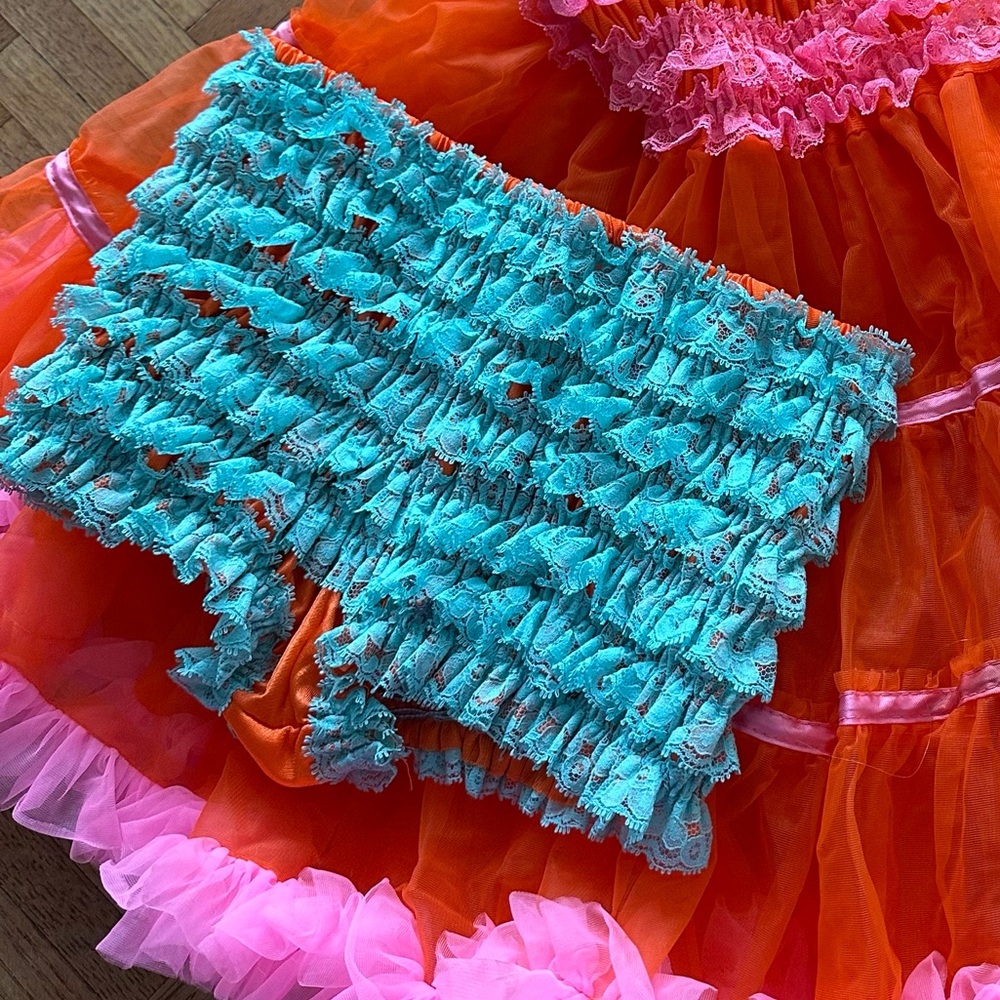 Vintage Sam’s ruffle shorts sz L